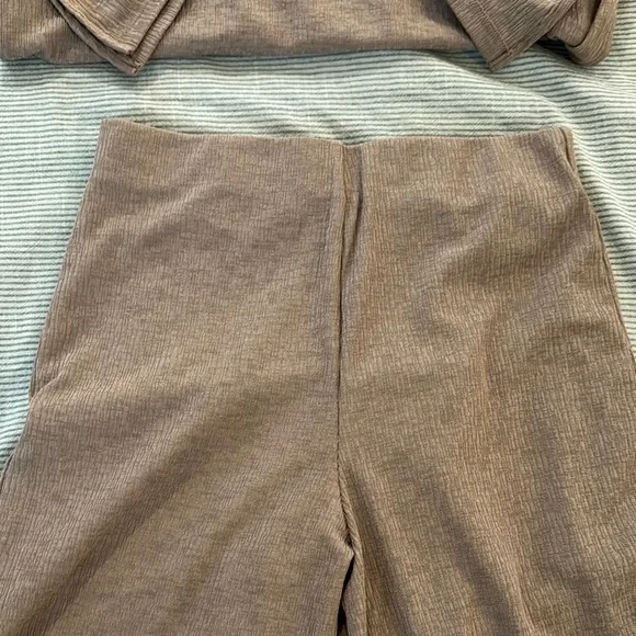 Brown Sleeveless Top and Pants Set - Picture 4 of 6